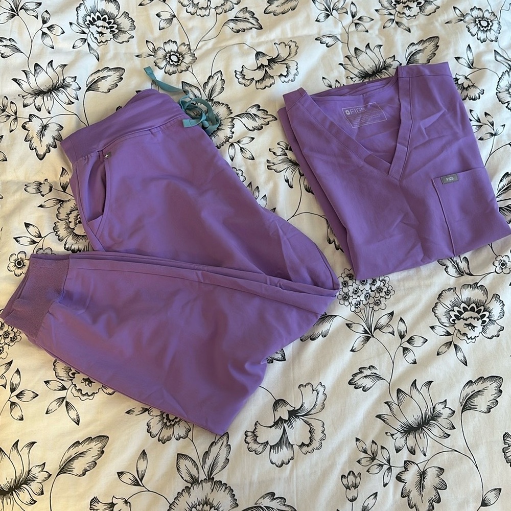 FIGS LILAC DAWN Scrubs Set